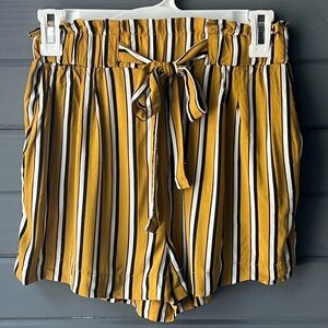 💛🖤🤍Gold Mustard Yellow Striped Shorts with Bow💛🖤🤍